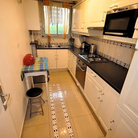 Spacious, Bright With Private Parking * Париж