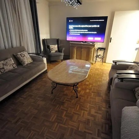 Spacious, Bright With Private Parking Апартаменты Париж