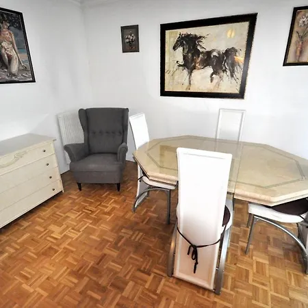 Апартаменты Spacious, Bright With Private Parking