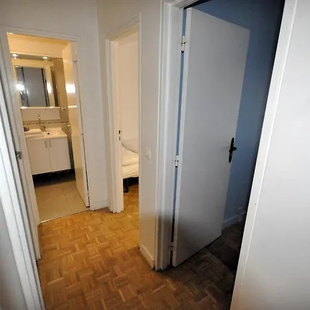 Spacious, Bright With Private Parking Париж