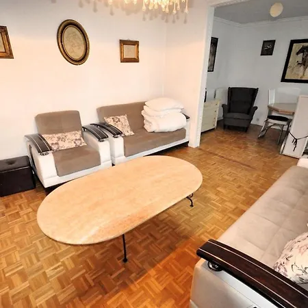 Spacious, Bright With Private Parking Апартаменты