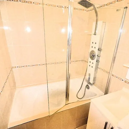 Spacious, Bright With Private Parking Апартаменты Париж