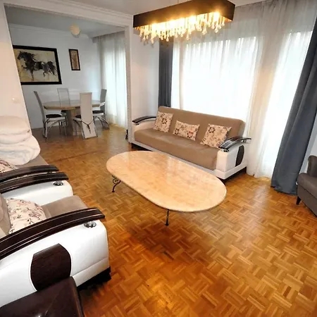 Апартаменты Spacious, Bright With Private Parking
